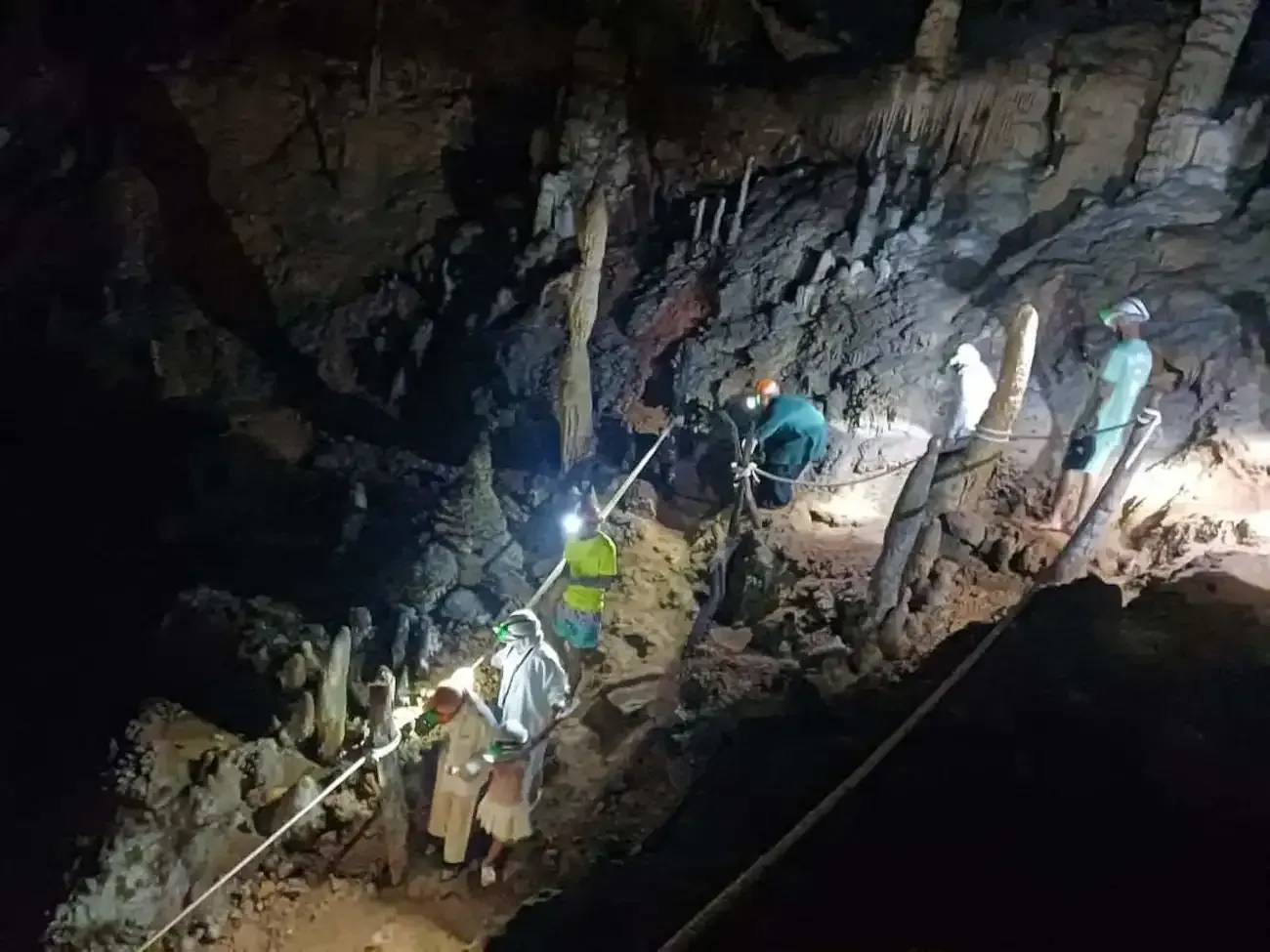 klang-cave-tour-21.webp