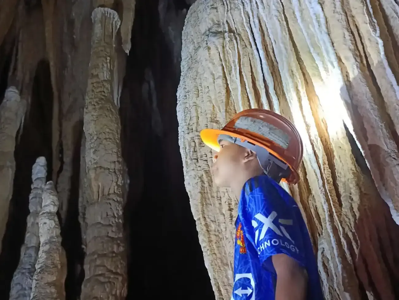 klang-cave-tour-22.webp