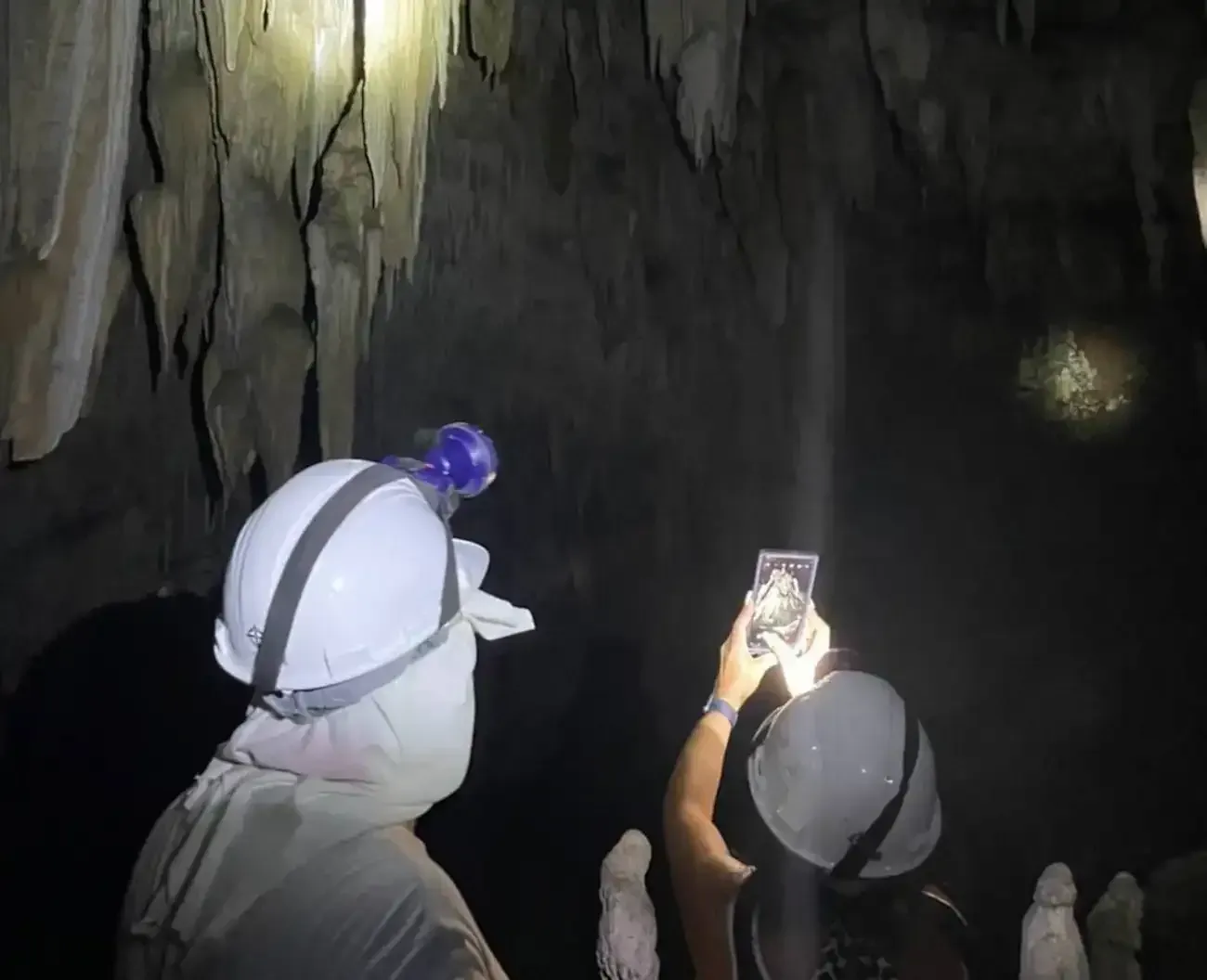 klang-cave-tour-23.webp