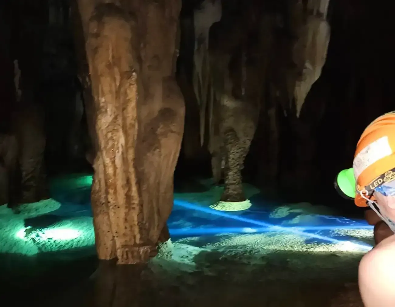 klang-cave-tour-25.webp