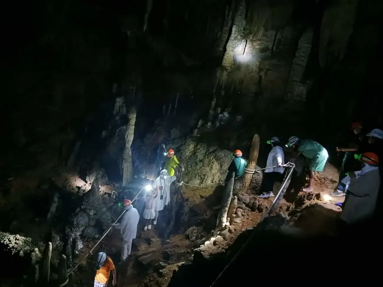 klang-cave-tour-29.webp