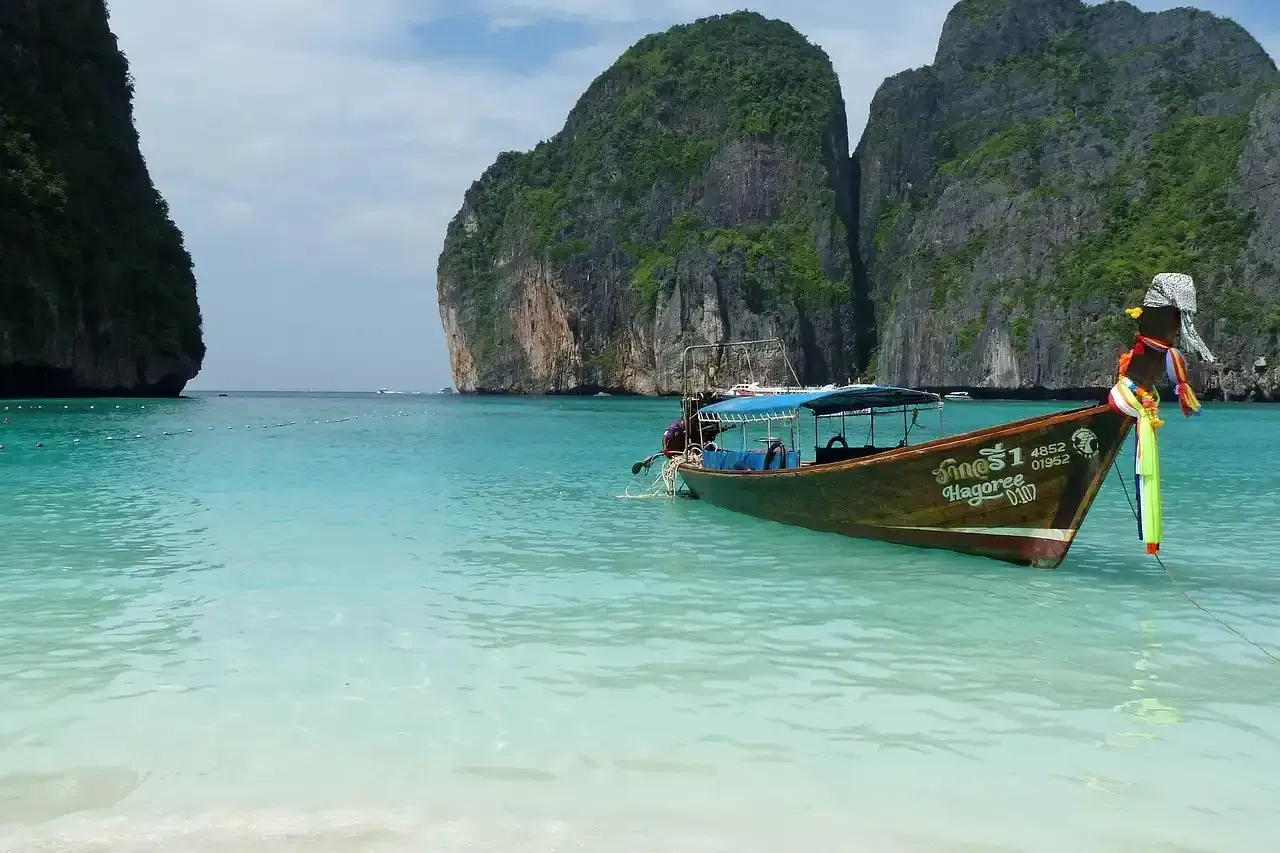 long tail on on koh phi phi islands