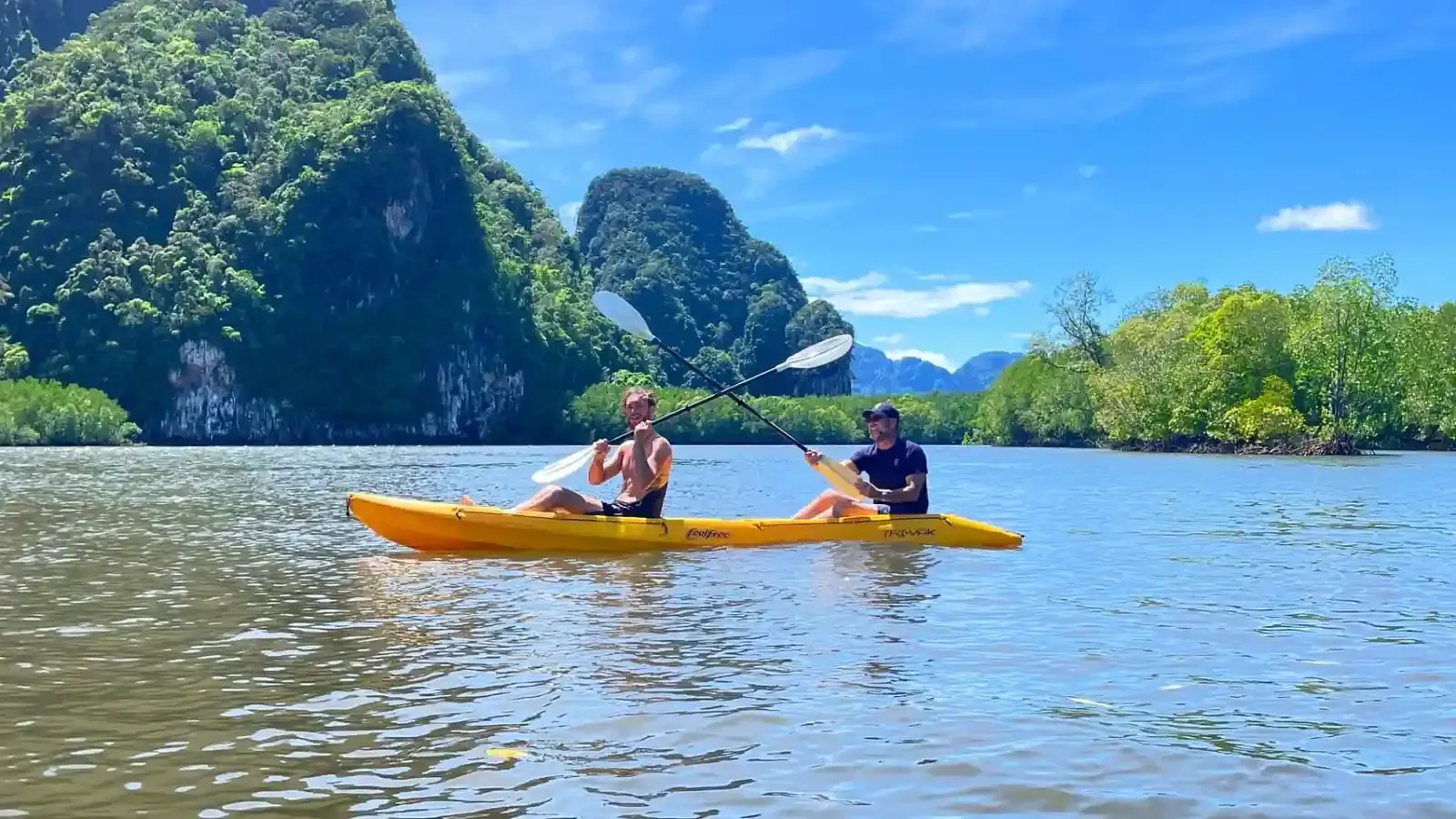 krabi-kayak-tour-through-ao-thalane-01.webp