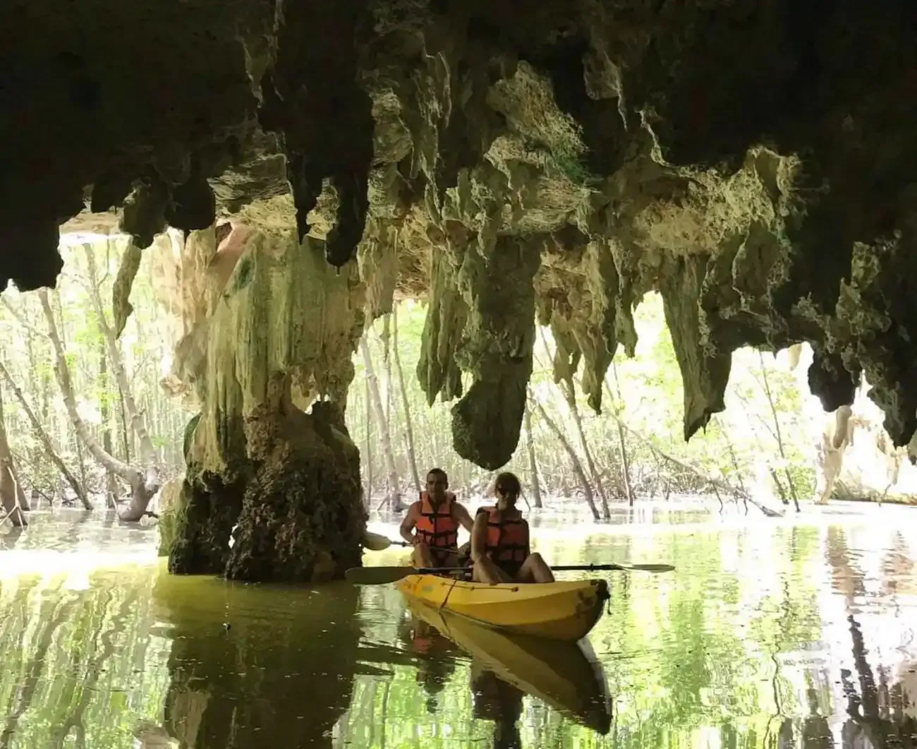 krabi-kayak-tour-through-ao-thalane-02.webp