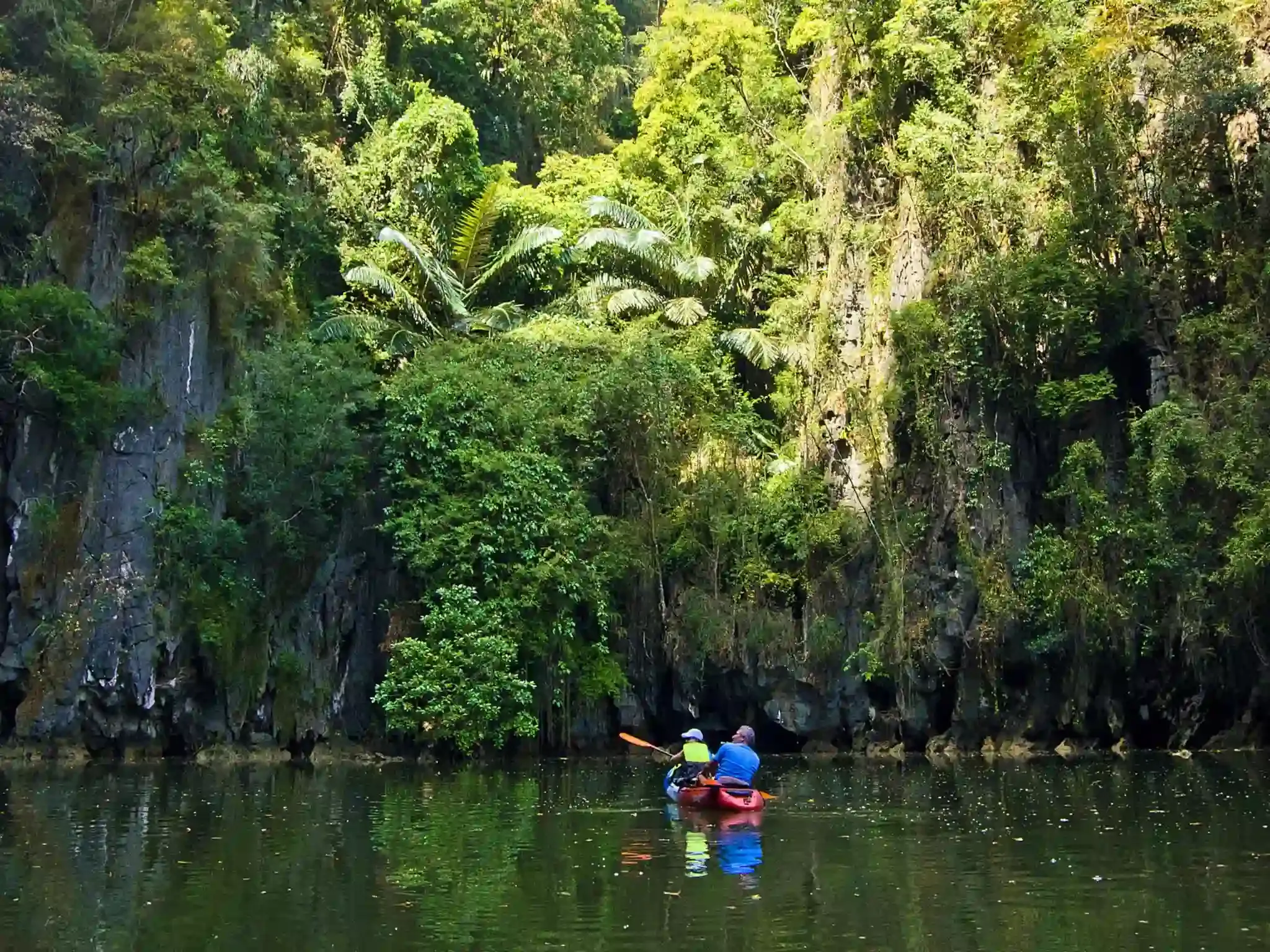 krabi-kayak-tour-through-ao-thalane-23.webp
