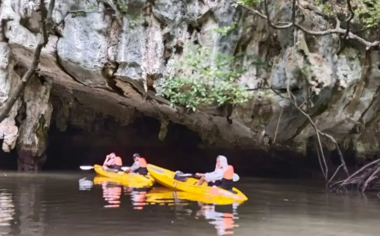 krabi-kayak-tour-through-ao-thalane-27.webp