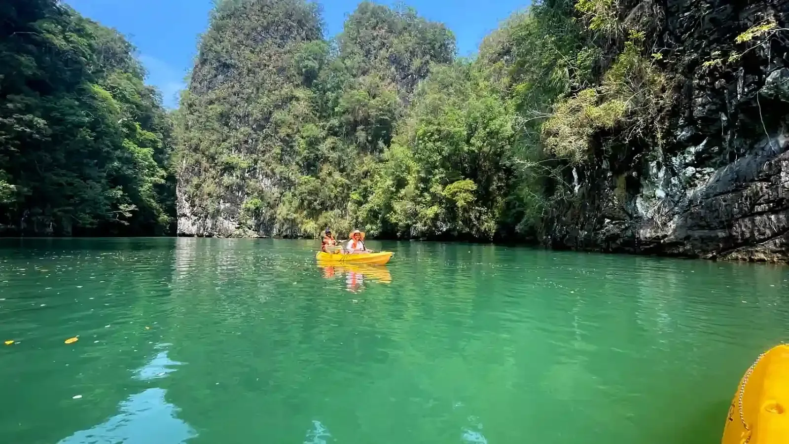 krabi-kayak-tour-through-ao-thalane-28.webp