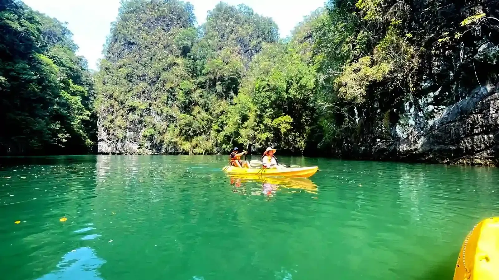 krabi-kayak-tour-through-ao-thalane-29.webp