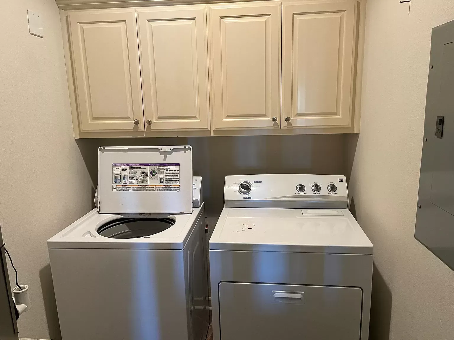 A laundry room with a washer and dryer in it