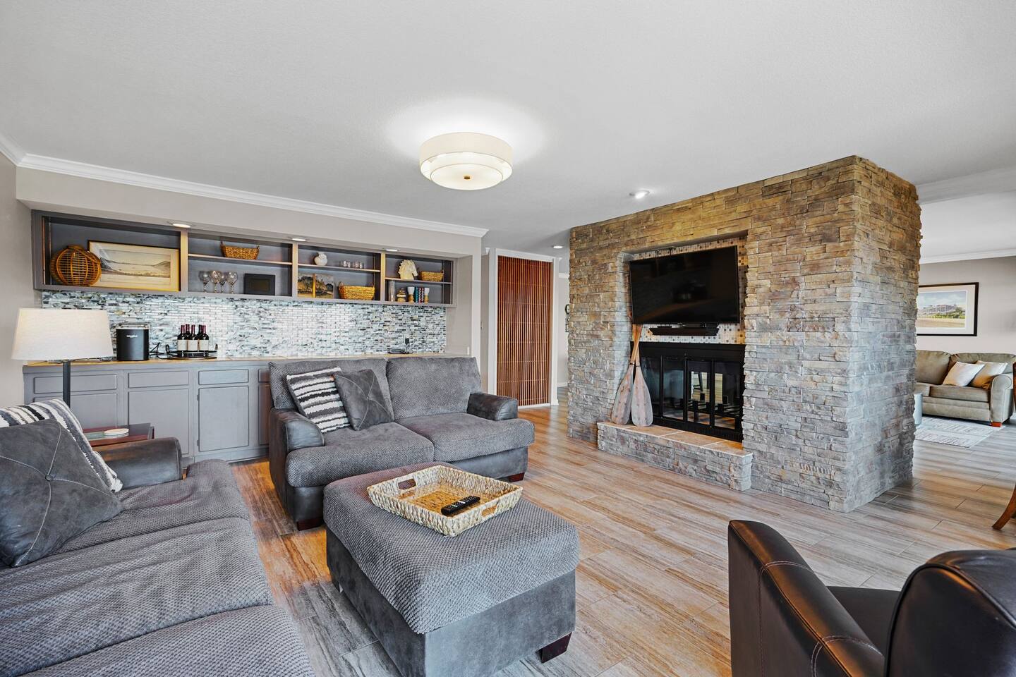 A living room filled with furniture and a fireplace.