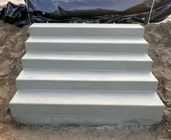 A concrete slab is sitting on top of a brick wall.