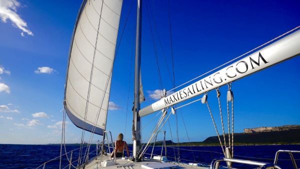 relaxing-summer-retreat-on-maxie-sailing-yacht