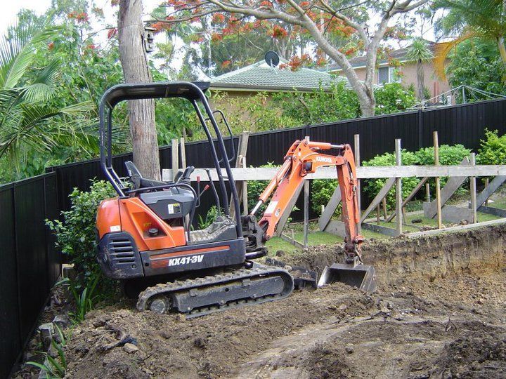 Mini excavator hire Gold Coast