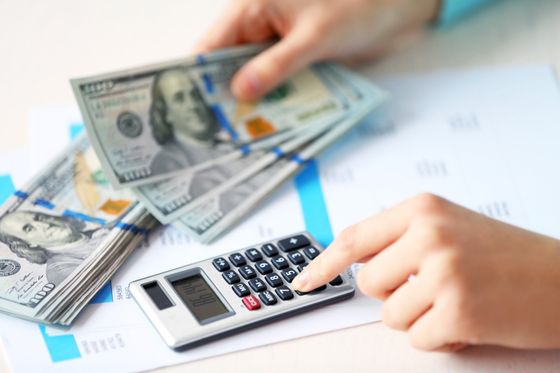 calculator calculating debt payoff to improve credit score