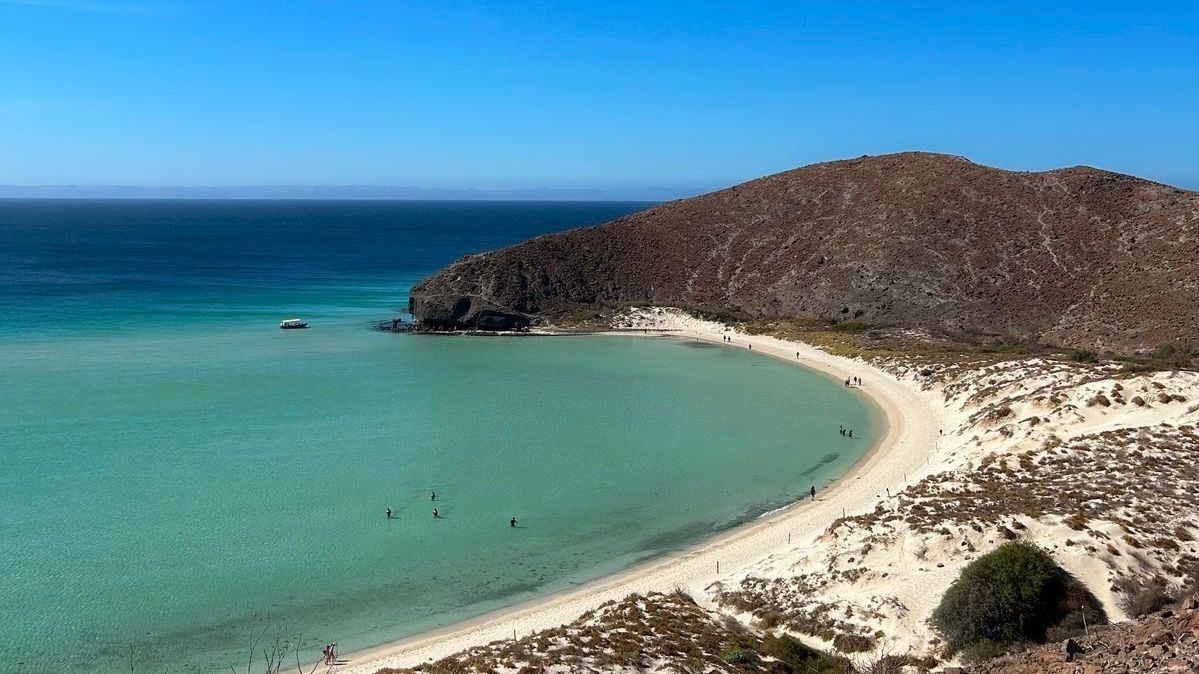 Playa de aguas turquesa cerca de La Paz, Baja California Sur