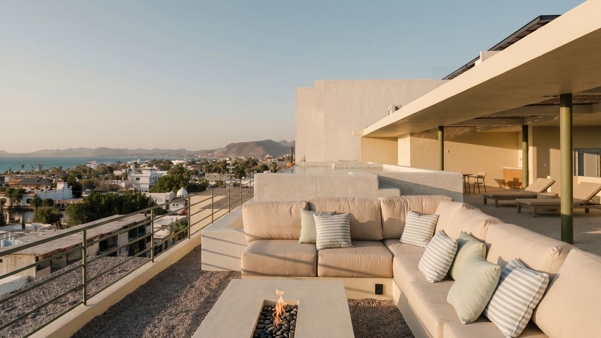 Terraza privada con vista al mar en SANCTA Residences La Paz
