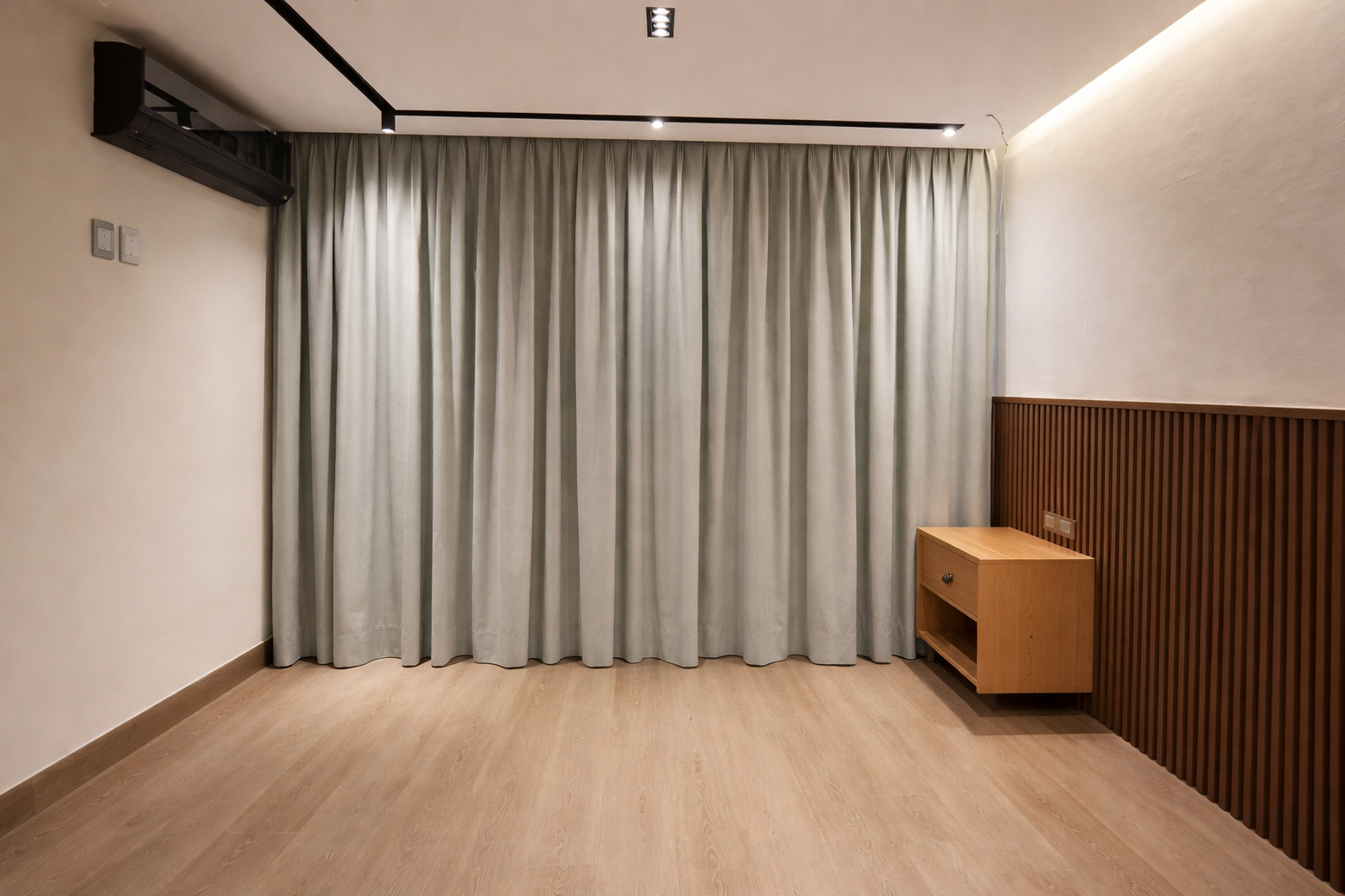 Cortinas de alta costura confeccionadas a medida para recámara moderna con acabados premium y diseño exclusivo