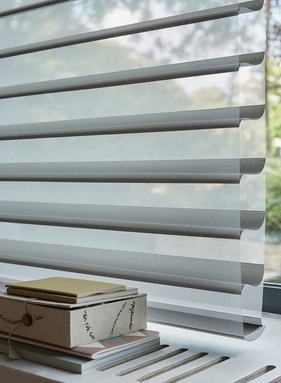 Persianas premium para control de luz natural, privacidad y diseño interior elegante en espacios residenciales.