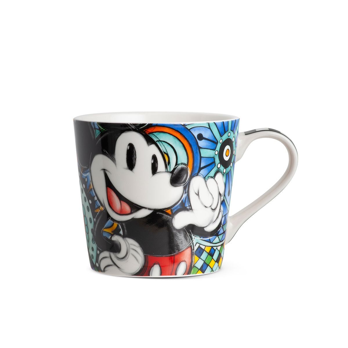 Mok met Mickey Mouse-print en een kleurrijk abstract ontwerp; Mickey houdt zijn hand omhoog en lacht.