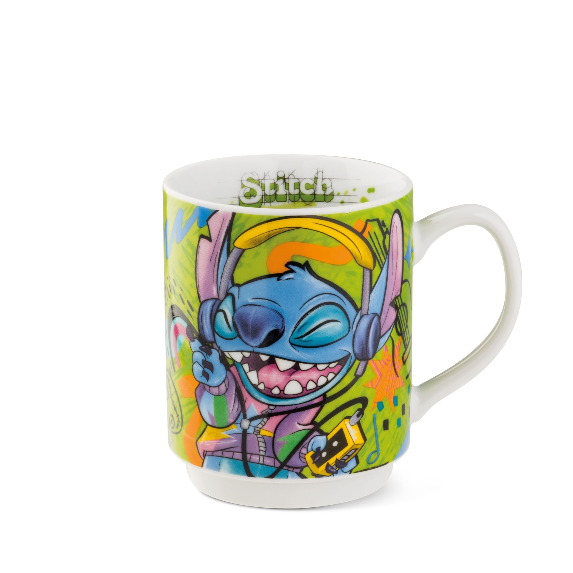 Mok met een afbeelding van Stitch die naar muziek luistert. Groen, blauw en oranje design met een wit handvat.