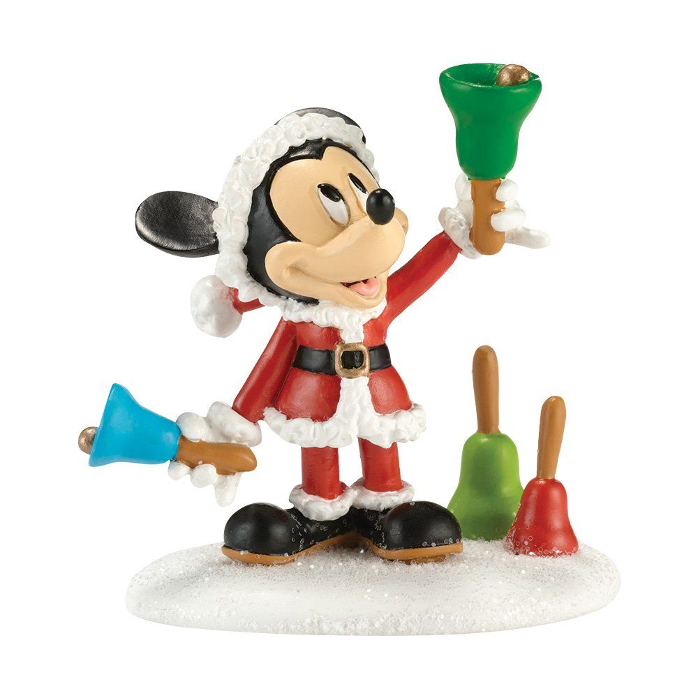 Mickey Mouse in een kerstmanpak met belletjes op een met sneeuw bedekte ondergrond.