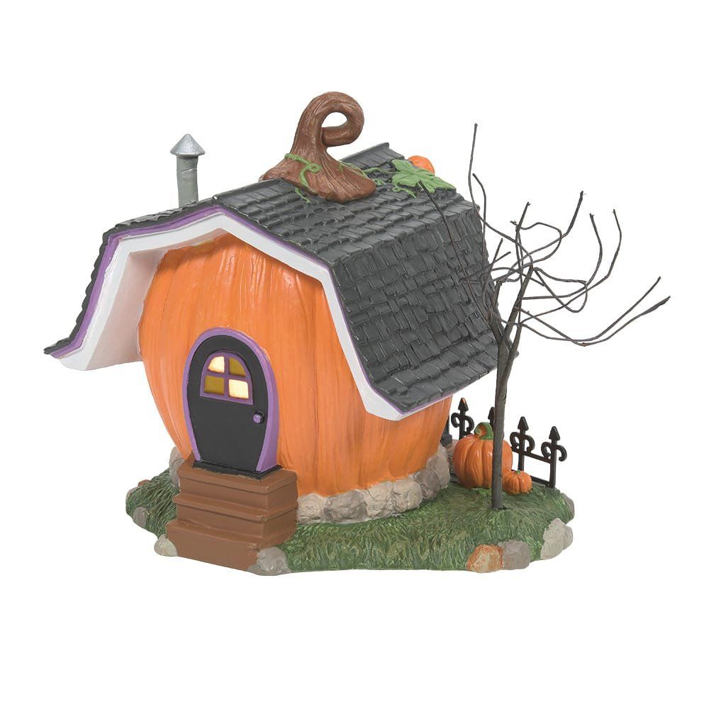 Een miniatuurhuisje met Halloween-thema, versierd met Mickey Mouse-pompoenen en uitgevoerd in oranje en paars.