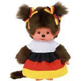 Monchhichi-pop met een jurk en lint met de Duitse vlag erop.