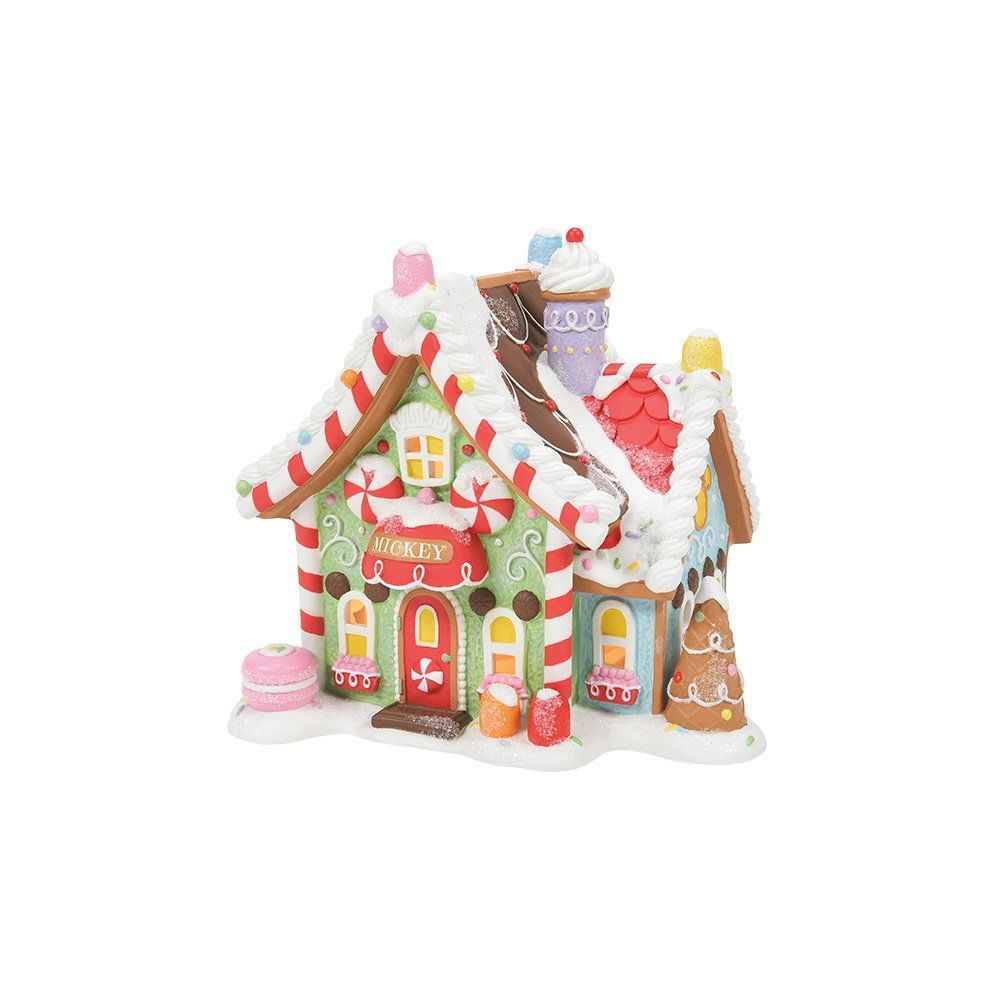 Peperkoekhuisje met zuurstokversiering, glazuur en kleurrijke decoraties.