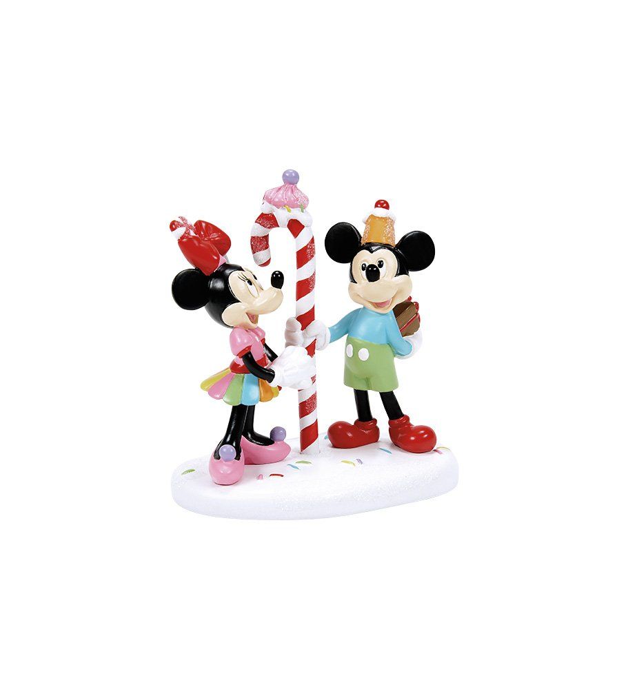 Mickey en Minnie Mouse-figuurtjes naast een zuurstok, met hoedjes op en een lachend gezicht, op een witte sokkel.