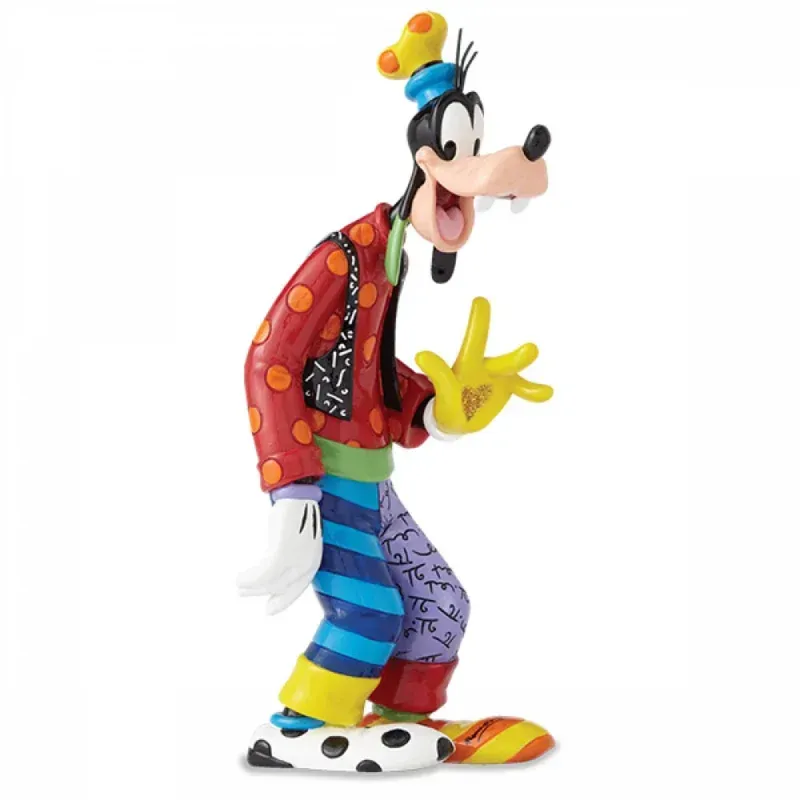 Een grappig figuurtje in kleurrijke kleding, met open mond en een geel handgebaar, staand op een voetstuk met stippen.