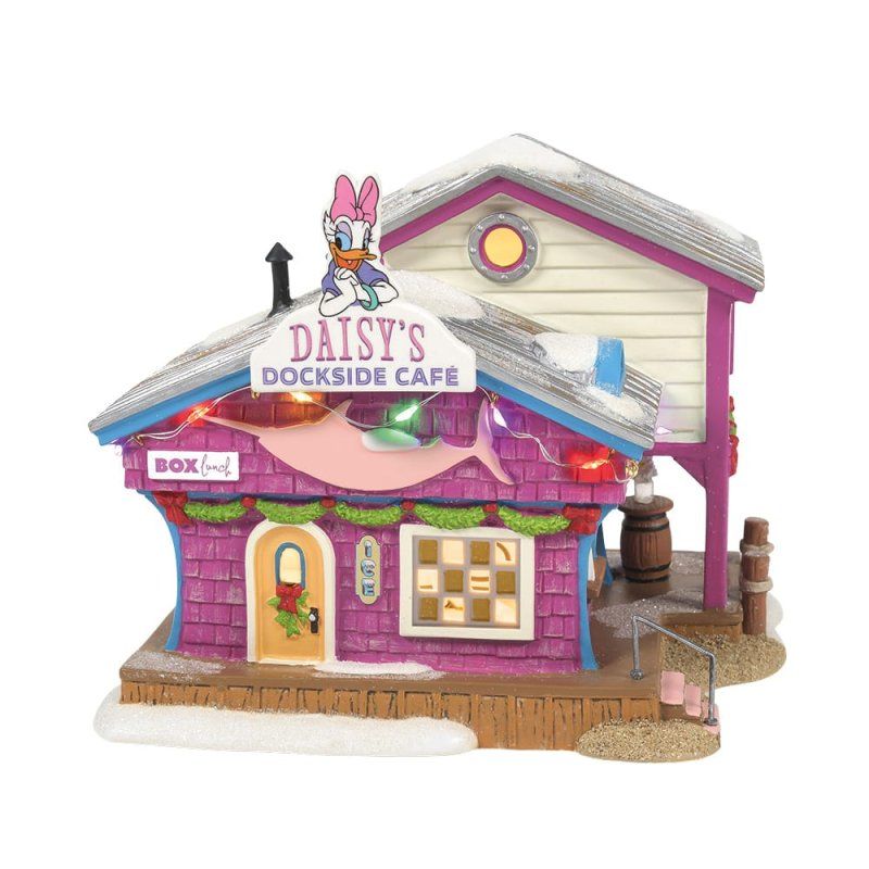 Daisy's Dockside Cafe, een paars-wit gebouw, met een Daisy Duck-beeldje en een met sneeuw bedekt dak.