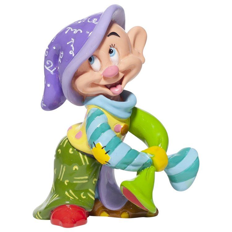 Een sullig figuurtje, met een paarse pet op, groen-blauw gestreepte kleren, lachend, met de ogen omhoog, in een speelse pose.