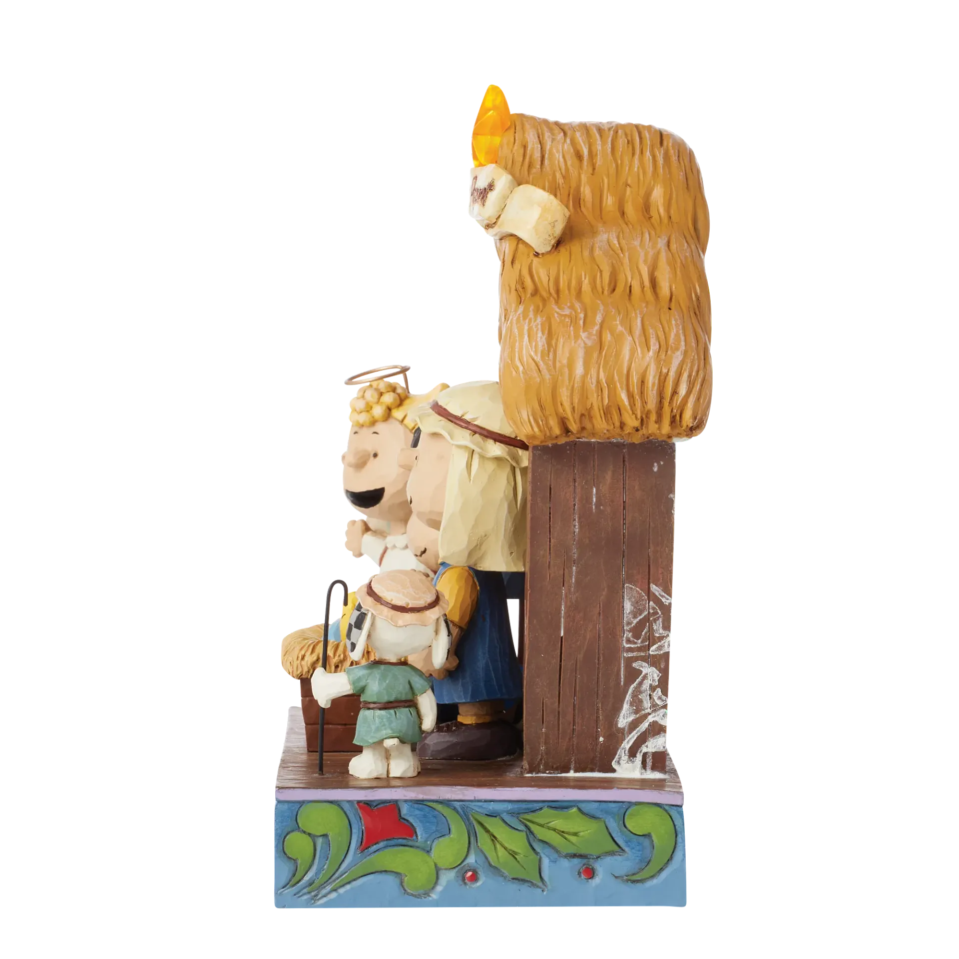 De kerststal van Peanuts met Charlie Brown, Lucy, Linus, Snoopy en een engel.