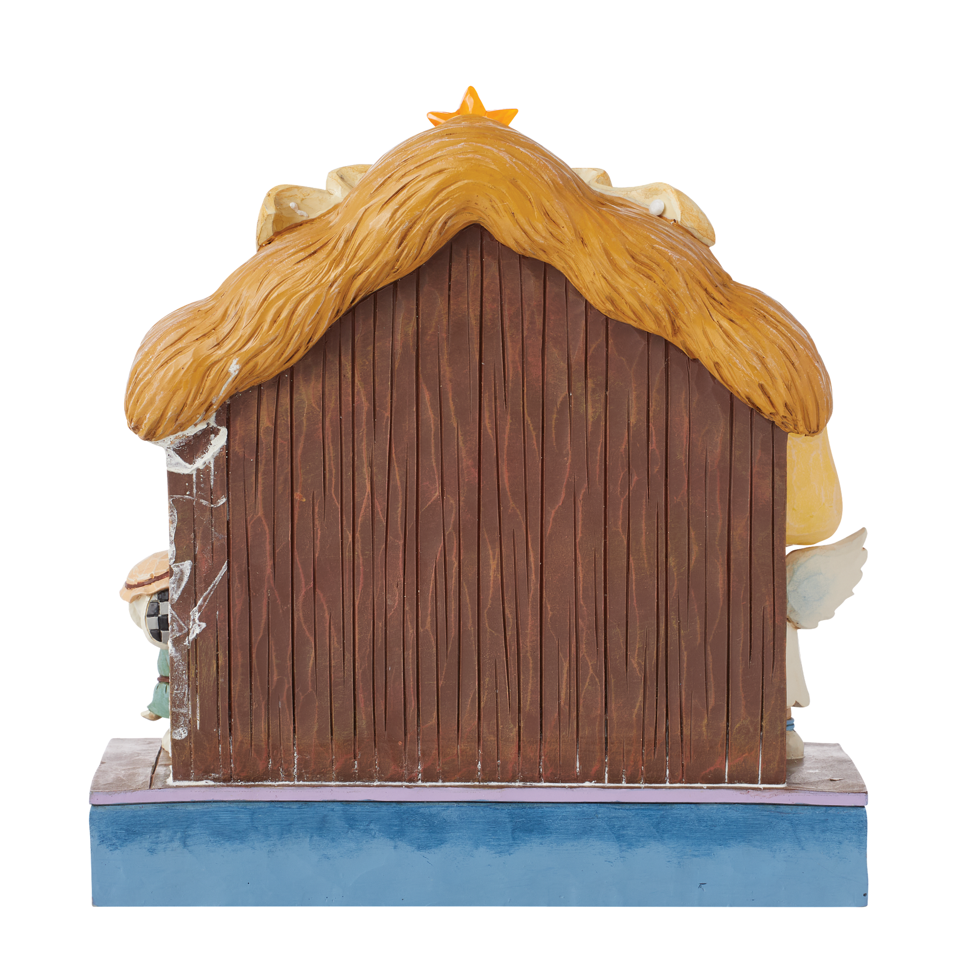 Achteraanzicht van een kerststal: houten stal met rieten dak, engel en figuren op een blauwe sokkel.