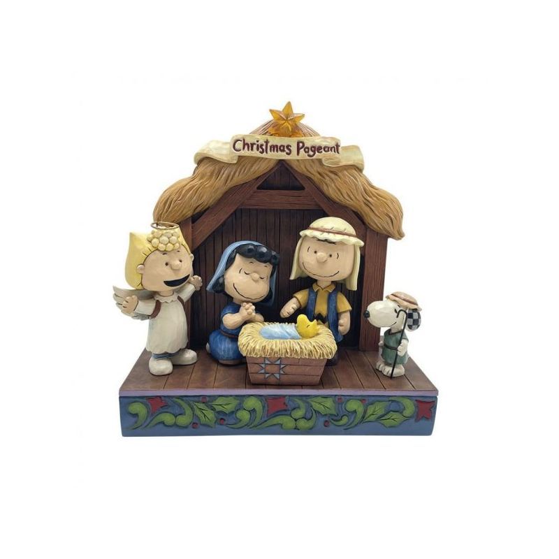 De kerststal van Peanuts met Charlie Brown, Lucy, Linus, Snoopy en een engel.