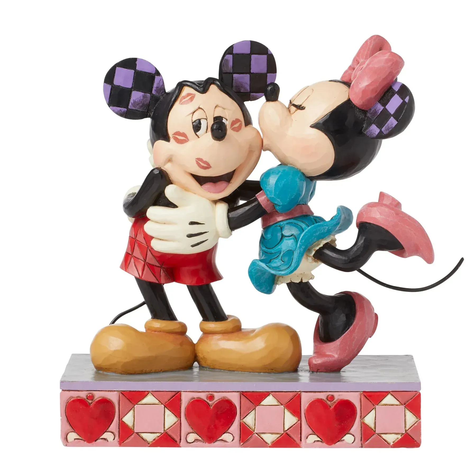 Mickey Mouse en Minnie Mouse beeldje die elkaar kussen, hartjes op de voet, paarse en rode accenten.