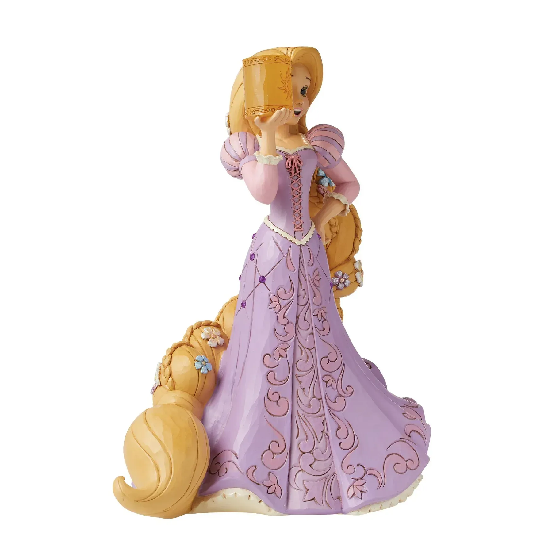 Een Rapunzel-figuurtje in een paarse jurk, met een boek in haar hand en een lange blonde vlecht.