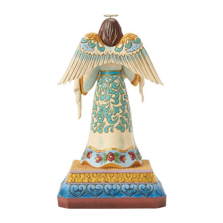 Achteraanzicht van een engelfiguurtje met beige, blauwe en gouden details en uitgestrekte vleugels.