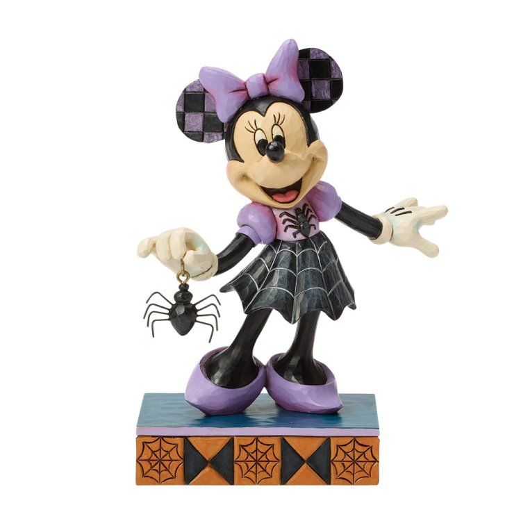 Minnie Mouse-figuurtje in Halloweenkostuum, met een spin in haar handen. Kleurenschema: paars, zwart en grijs.