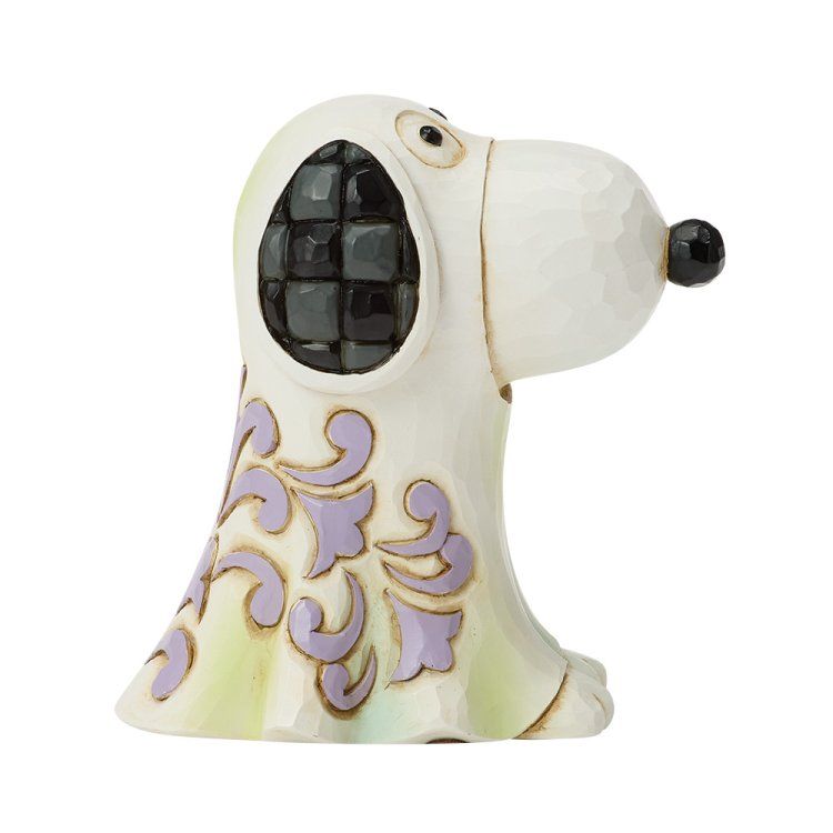 Snoopy verkleed als spookfiguurtje met paarse roldetails en een zwart oor.