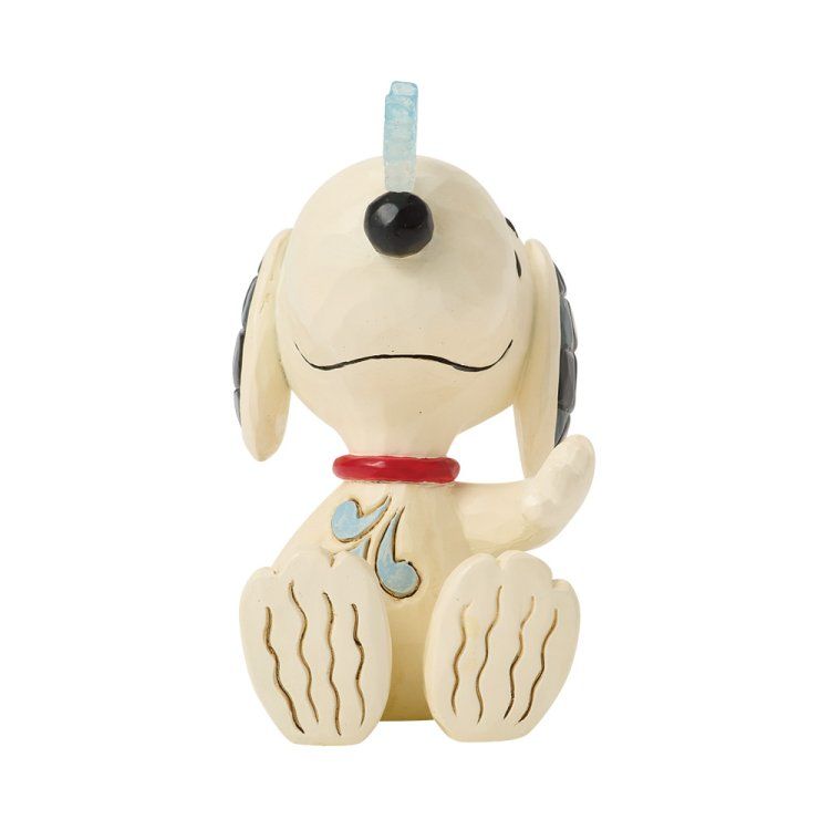 Snoopy-figuurtje, zittend, met een rode halsband, blauwe muzieknootaccenten en een blauwe kuif.