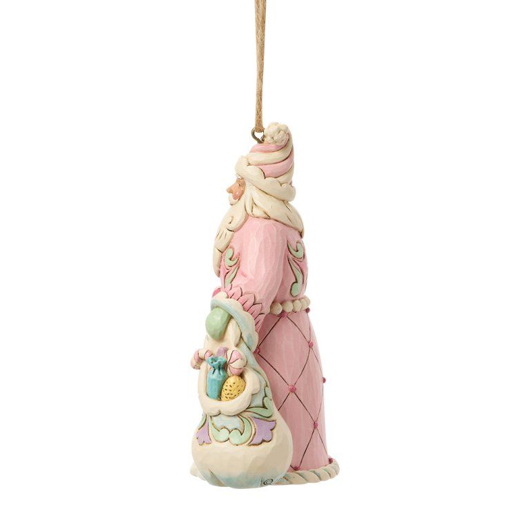 Roze en groene kerstman met een cadeautasje en een beige touwtje om hem op te hangen.