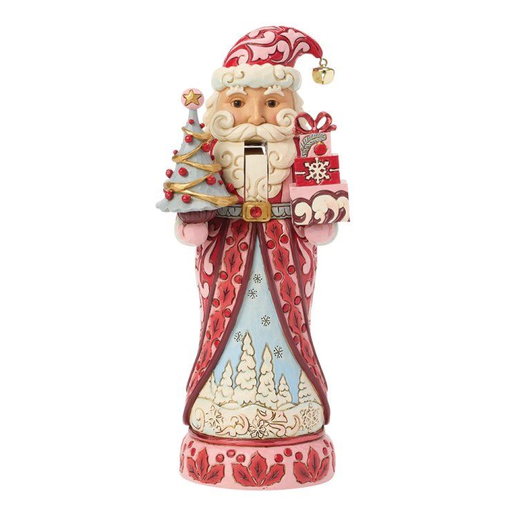 Een kerstmanfiguur met cadeautjes en een versierde kerstboom. In rode en crèmekleuren.