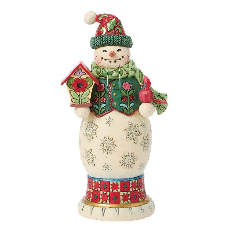 Sneeuwpopfiguurtje met vogelhuisje, groene sjaal, hoed met patroon en vest.