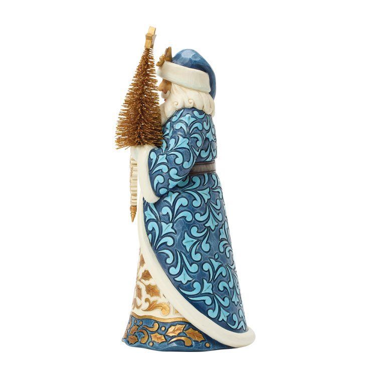 Een kerstmanfiguur met een blauw-gouden gewaad, die een kerstboom en een sneeuwvlok vasthoudt.