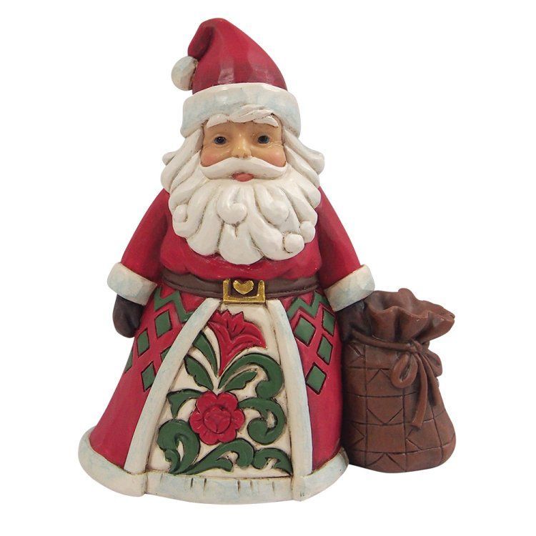 Een kerstmanfiguur in een rode jas met een cadeautas.