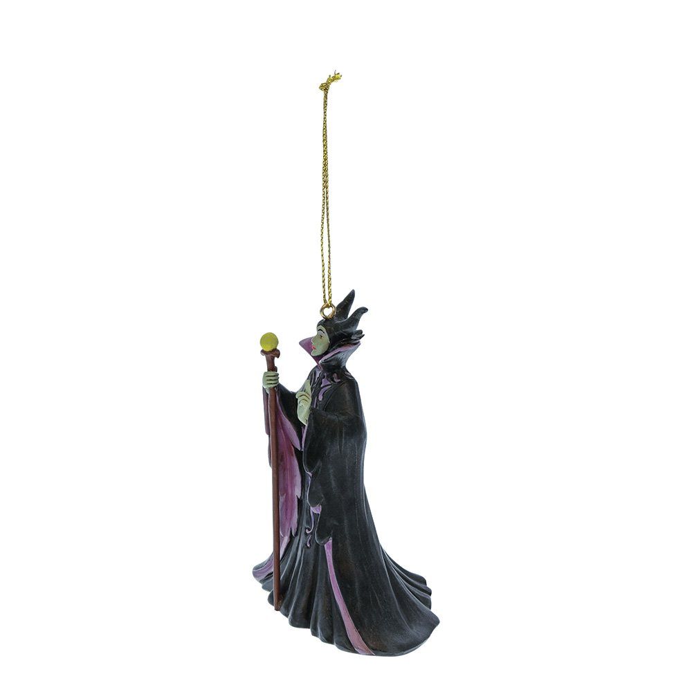 Kerstornament in de stijl van Maleficent, met zwarte mantel, staf en gouden ophangkoord.