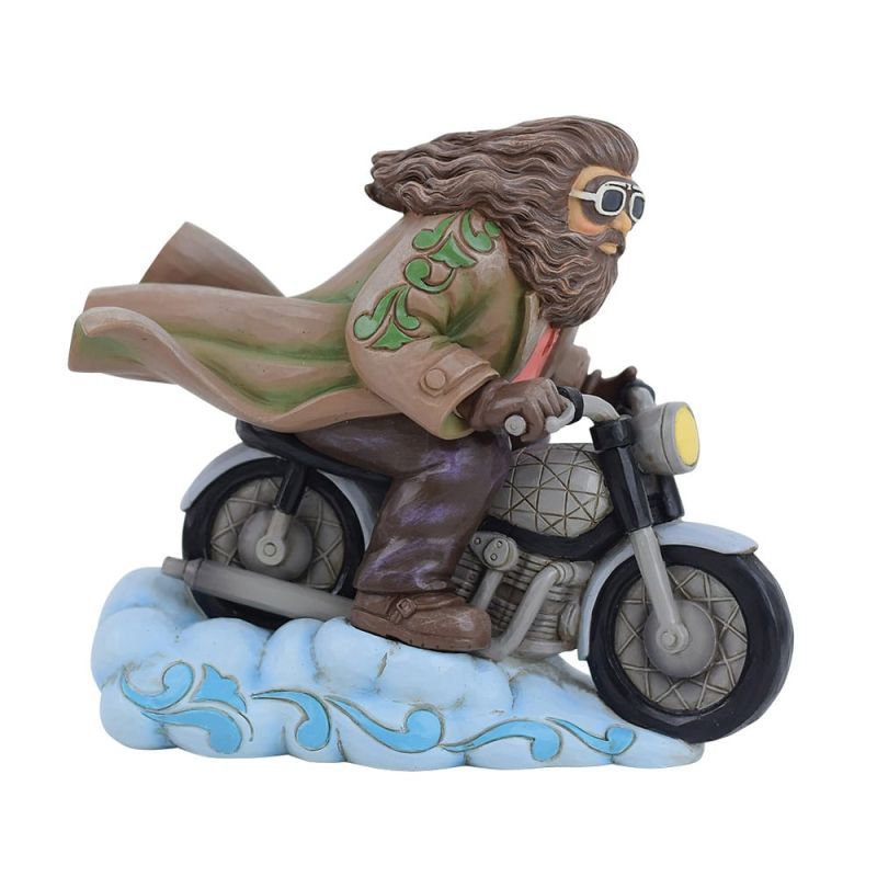 Hagrid rijdt op een motor op een wolk, met een zonnebril op en een bruine jas aan.