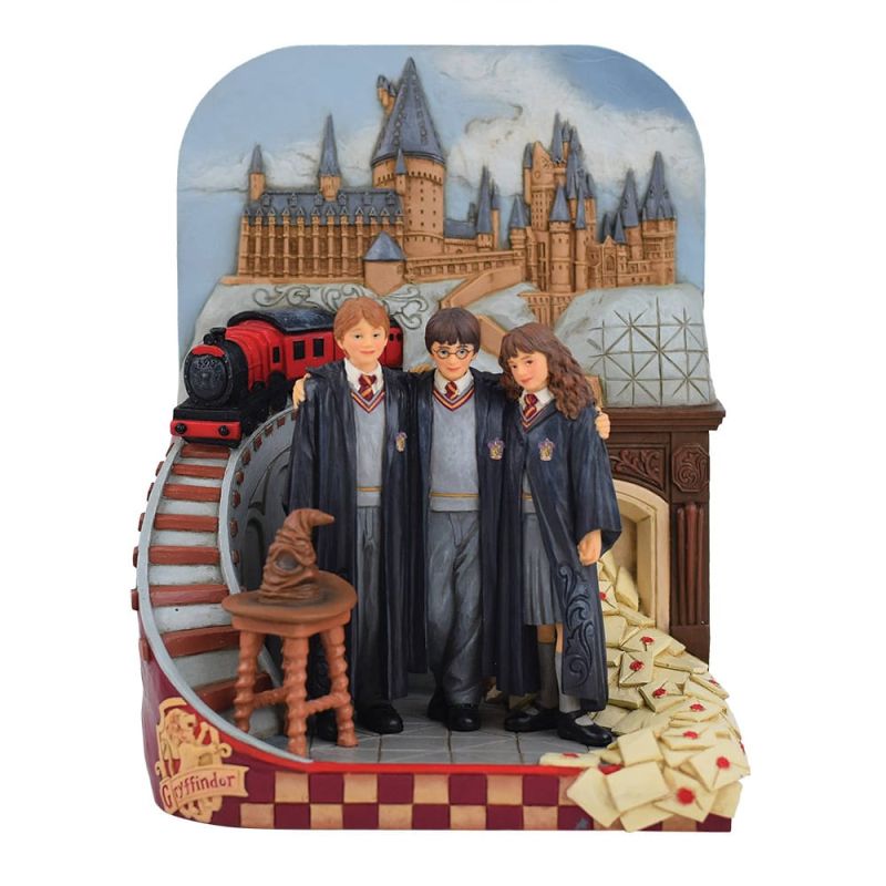 Harry Potter-figuurtje met Zweinstein, de trein en vrienden in uniform.