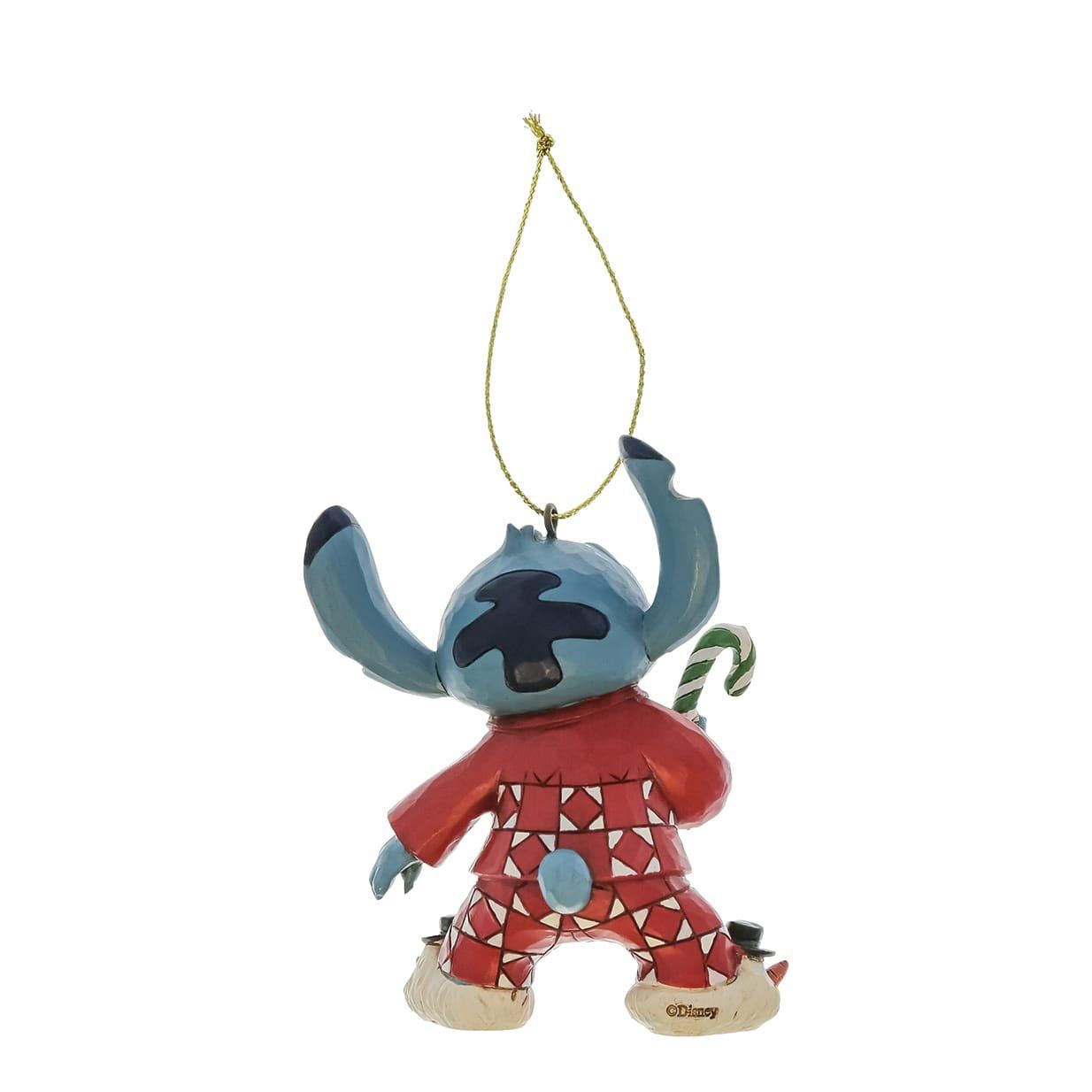 Stitch, gekleed in een rode pyjama en sneeuwpopslippers, houdt een zuurstok vast, een kerstversiering.